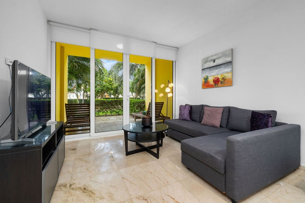 Charming 1br1ba Condo in Great Location With Pool