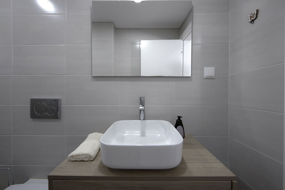 Olivais Modern by Homing