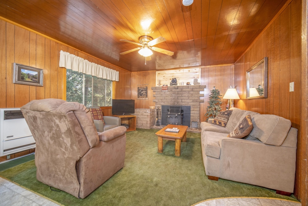 Bear Paw Lodge