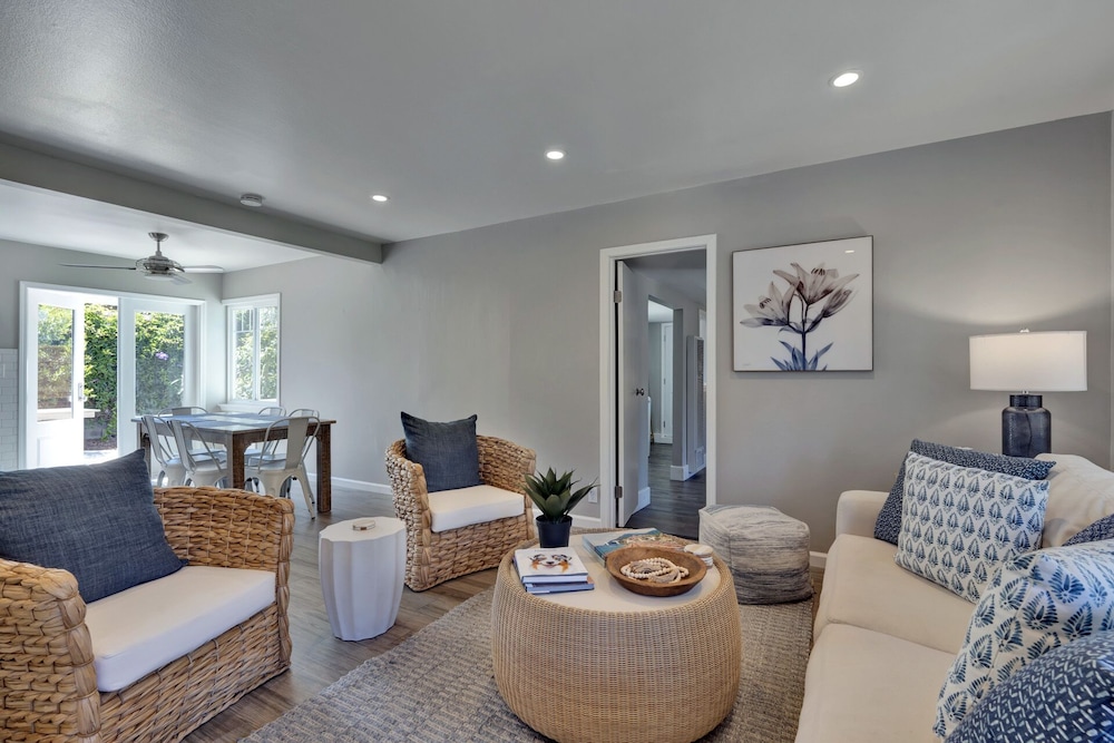 Mesa Cottage - Patio With BBQ and Firepit