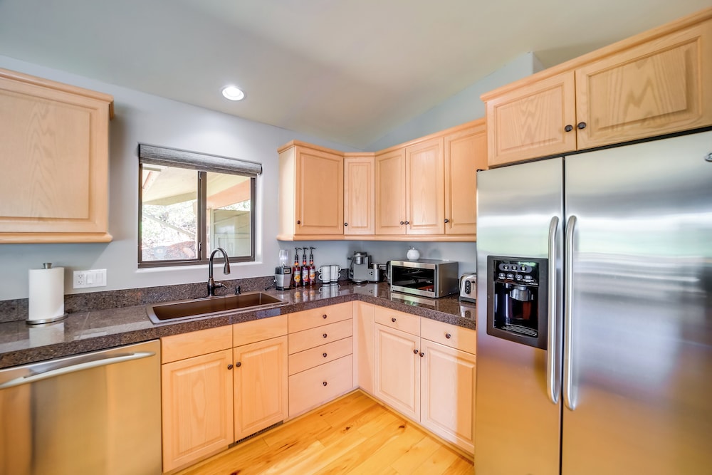 Chic Arizona Retreat w/ Hot Tub, Fire Pit  Deck! - Property Image 21