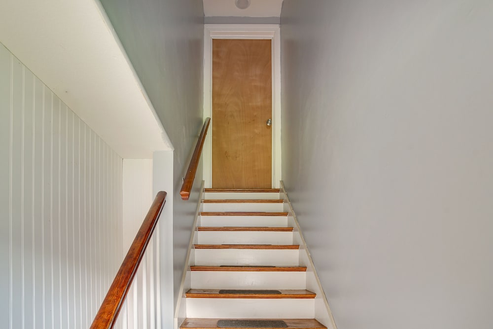 1 Mi to Windmill Beach: South Yarmouth Apt!