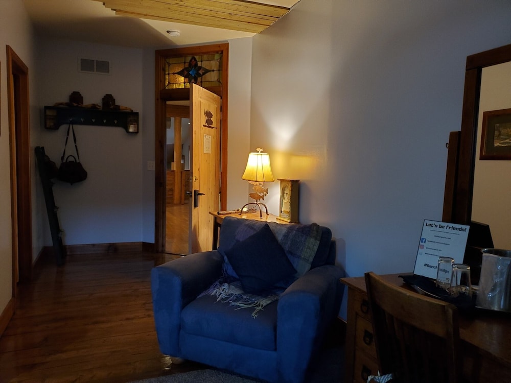 Lawrence Vacations - Circle S Ranch - Property Image 2