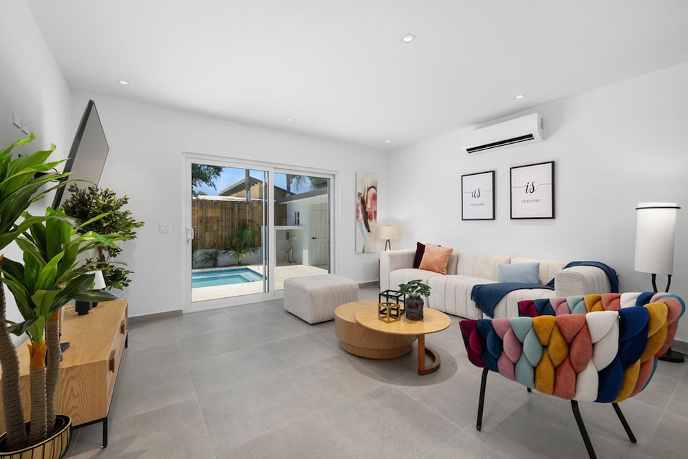 Brand NEW Private Pool King Beds Palmbeach
