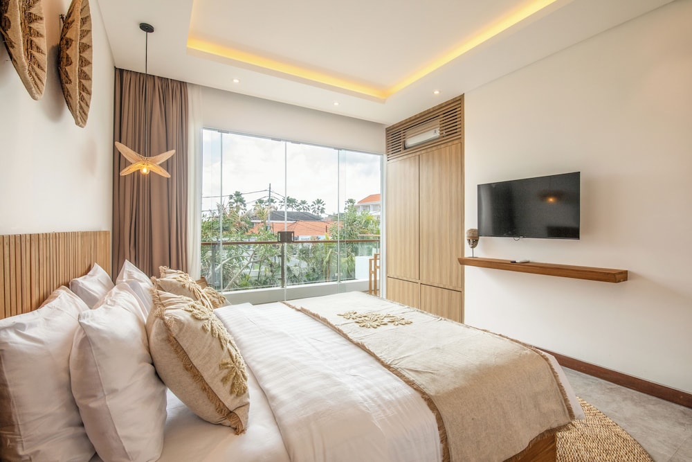 Coastal Comfort: Cozy 4BR Villa, 5 Min Walk to Finns Beach