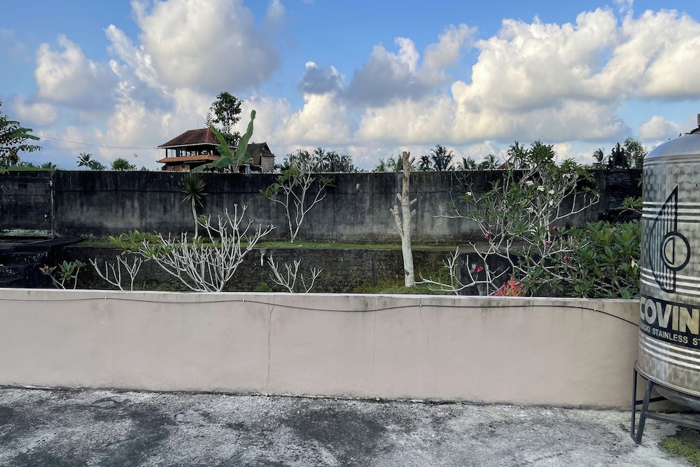 Mongan Homestay Beside The Belulang Hot Spring