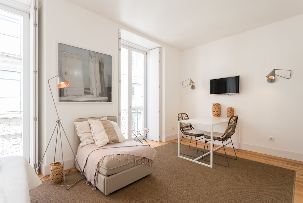 Chiado Studio and One-Bedroom Apartment - by LU Holidays