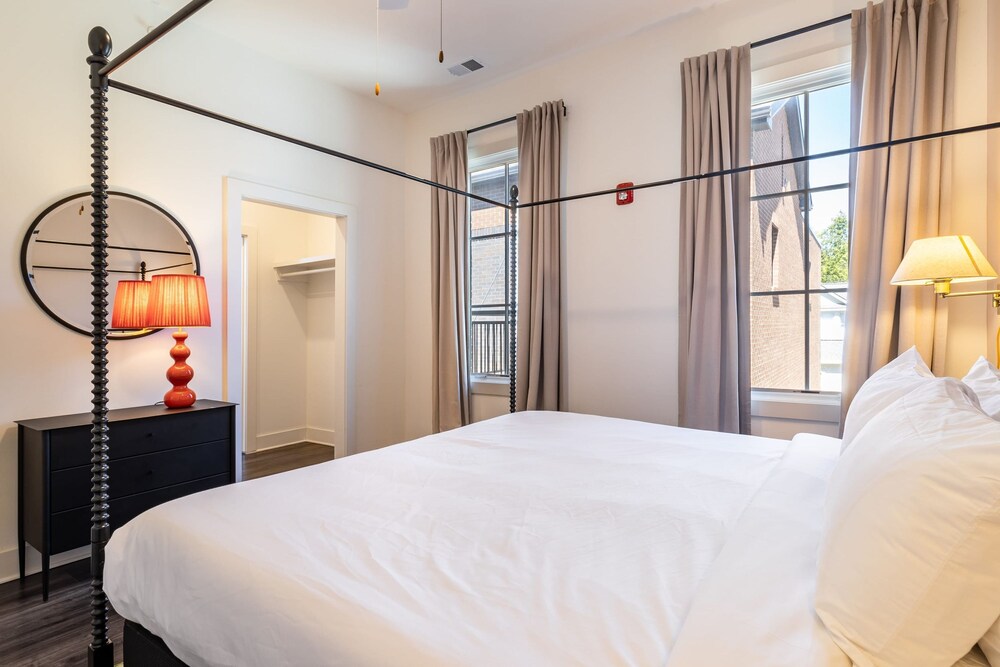 The Magnolia 5 by Avantstay Minutes to Downtown