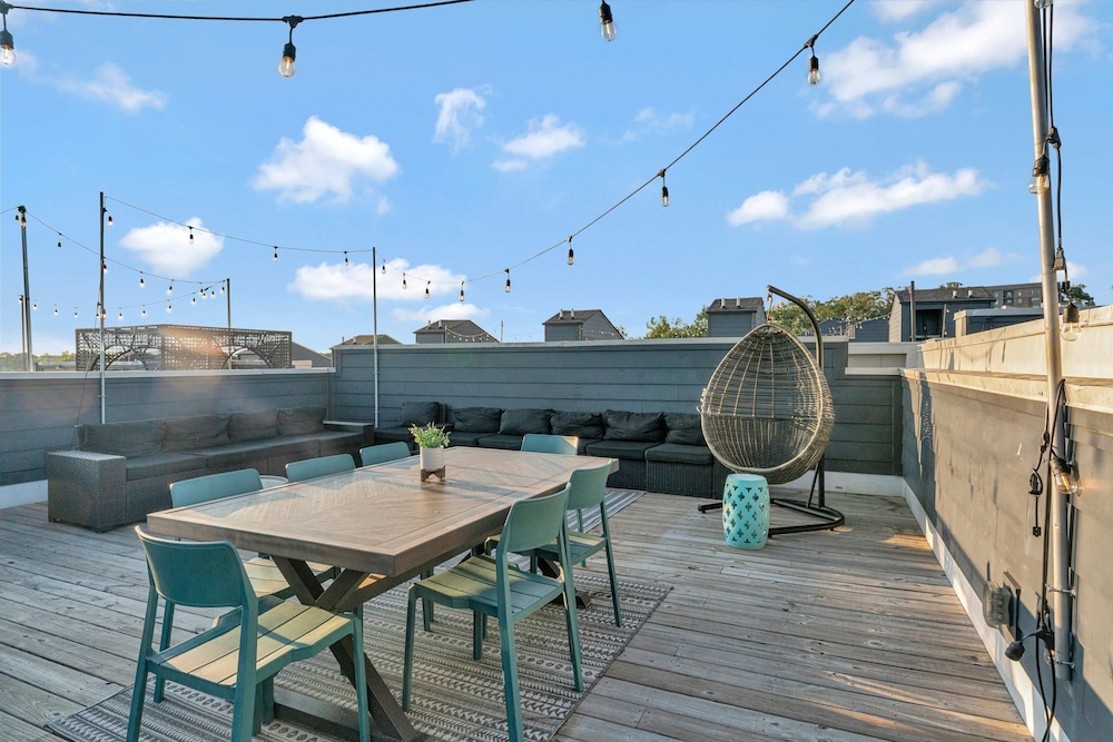 Rooftop Deck 2 Car Garage Near Downtown Nashville