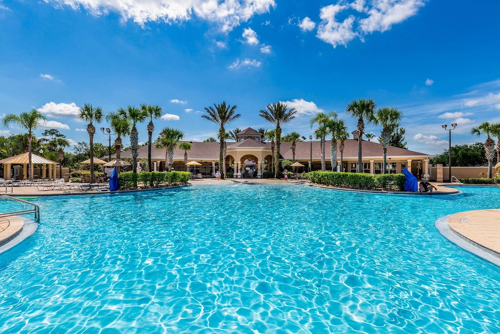 4 Mi to Disney: Family-friendly Resort Getaway!