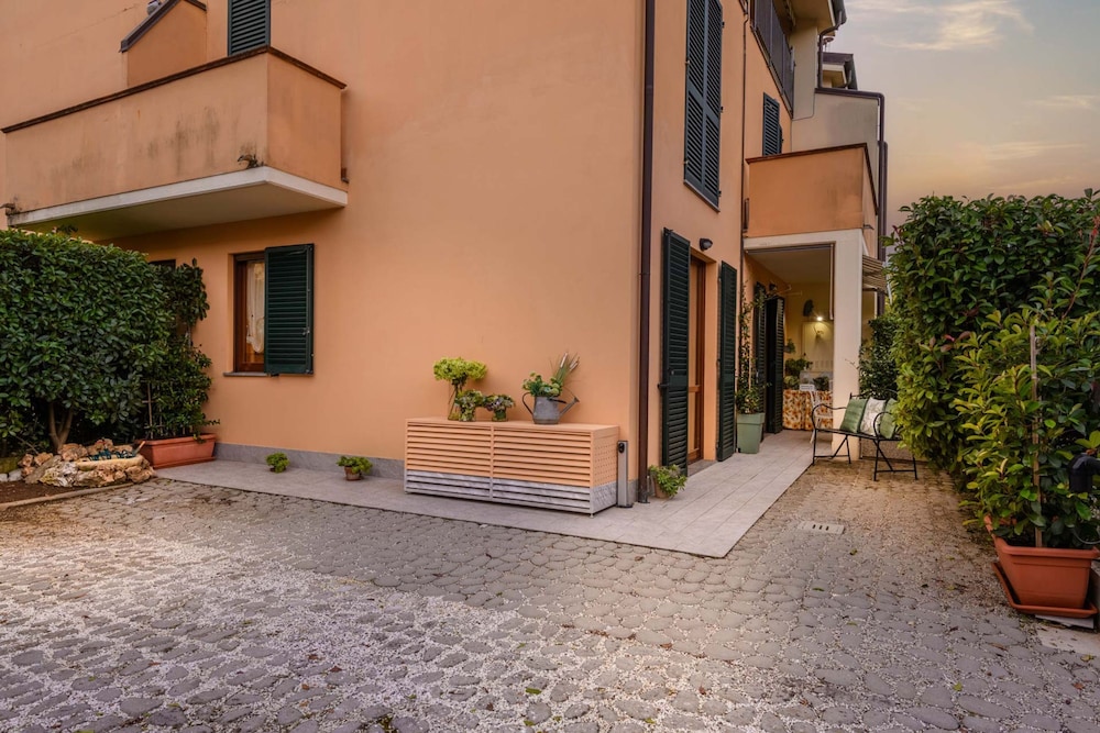 Casa Ambra in Lucca With 1 Bedrooms and 1 Bathrooms