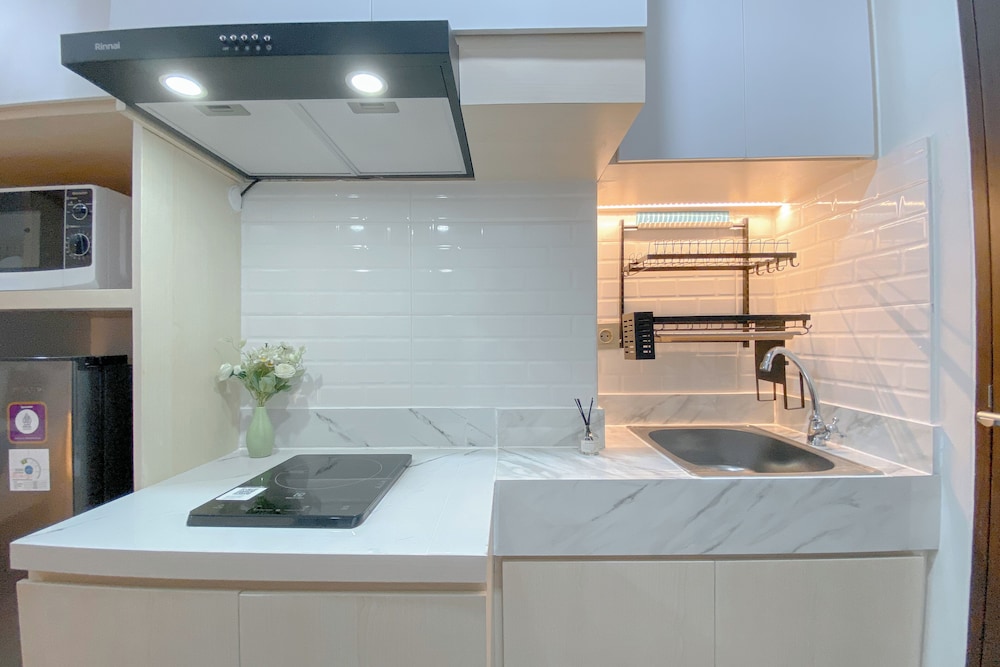 Elegant And Comfy Studio At Transpark Cibubur Apartment
