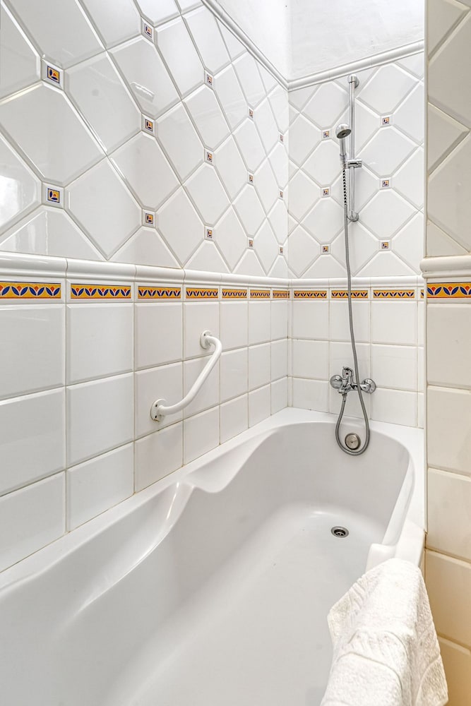 14B Quinta do Paraiso Amazing House Located in t