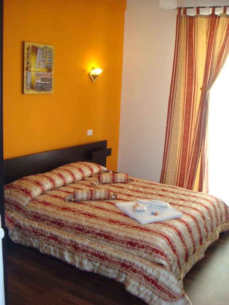 Ave Rooms