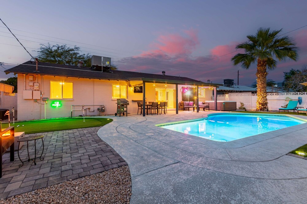 NEW The Mesquite Retreat on Oak Entertainers Oasis