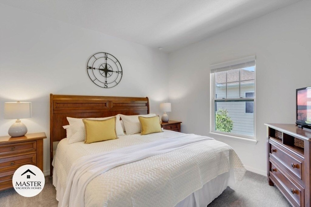 4 Bedroom Lucaya Village Townhouse by RedAwning view 2