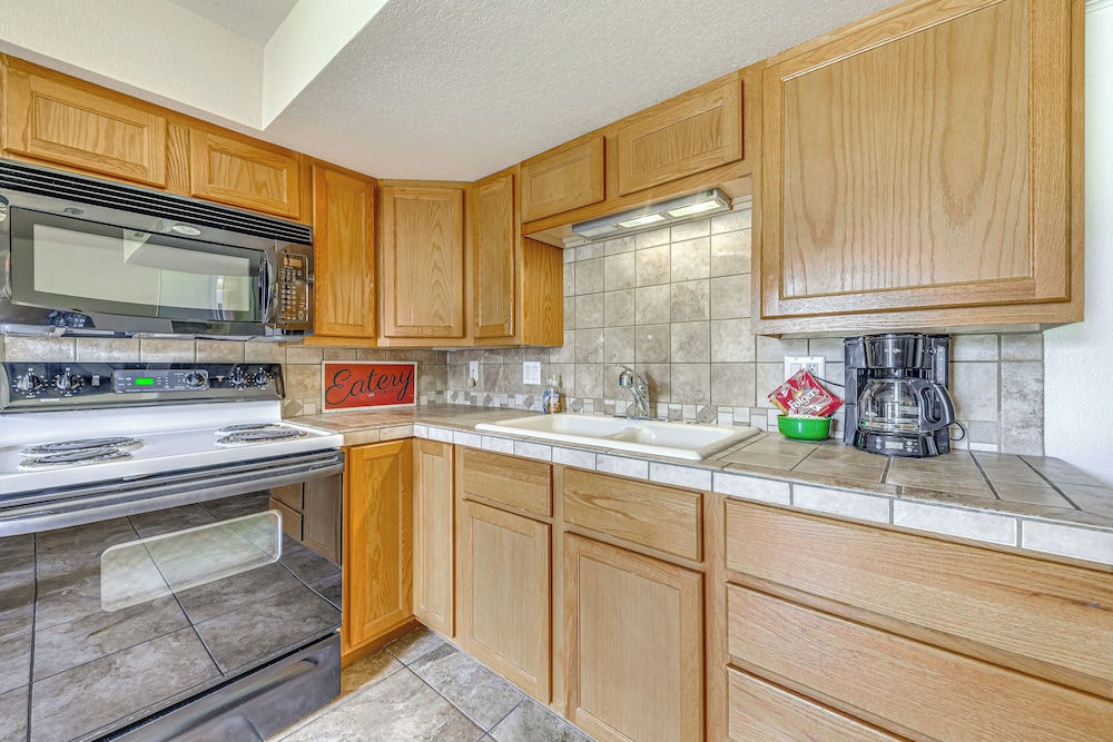 Spacious Ruidoso Home w/ Patio & Mountain Views!
