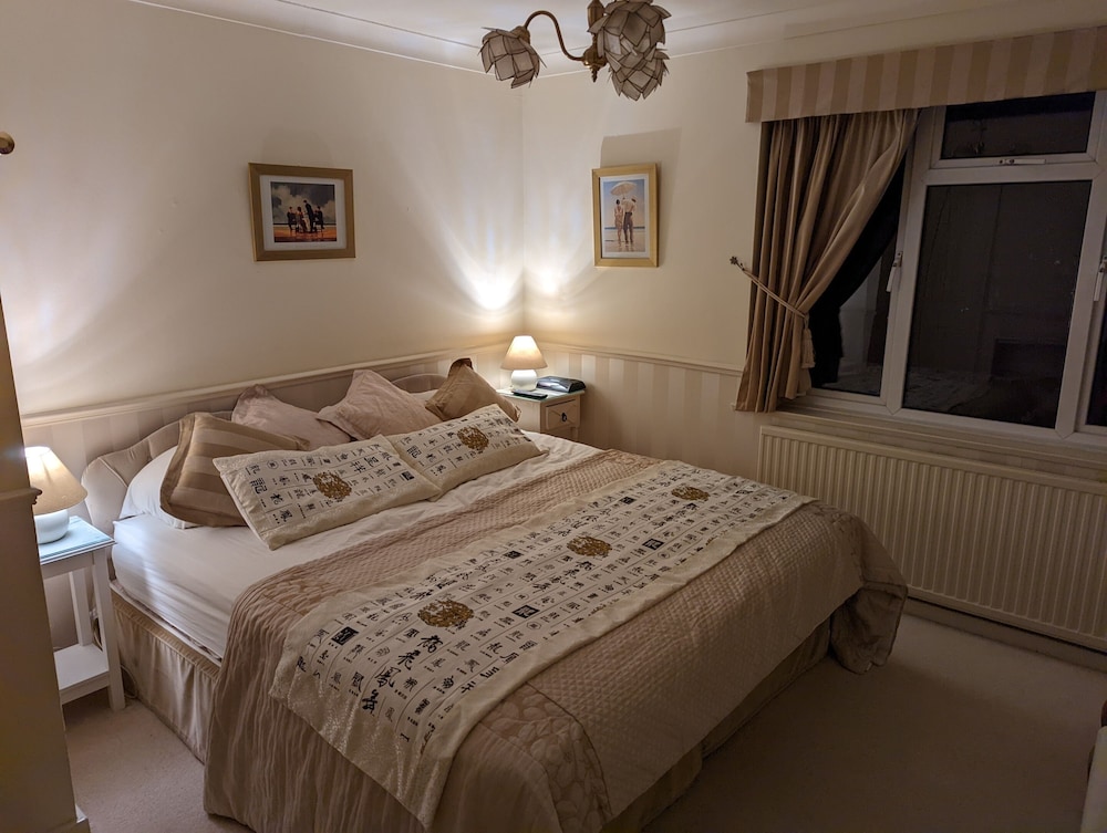 SUMMERFIELDS HOUSE