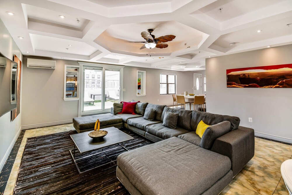 The Penthouse in the Heart of the City With Patio/rooftop view 5