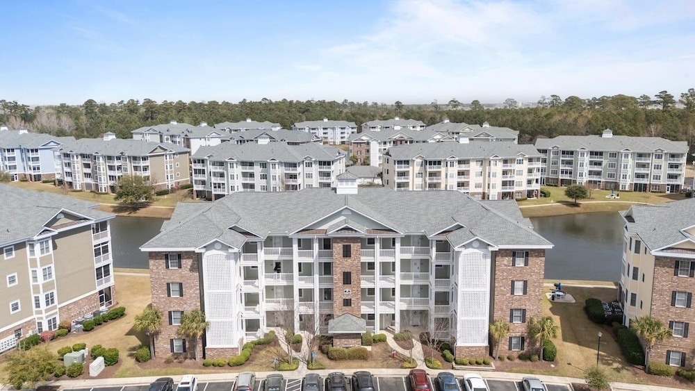 Magnolia Pointe Luster Leaf 4887-203 2 Bedroom Condo