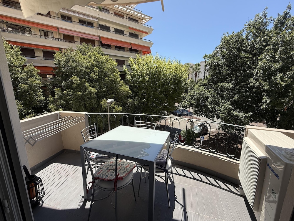 2 BR Apartment in the Center of Cannes - 2305