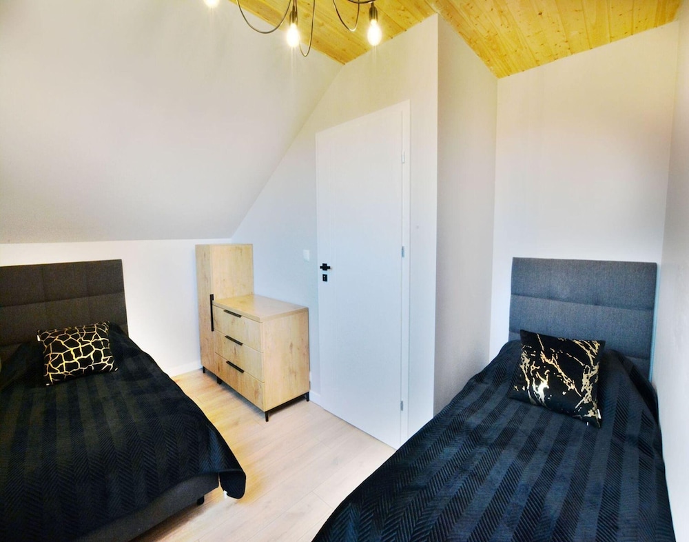 Large, 2-story Holiday Home, Sauna, Jacuzzi