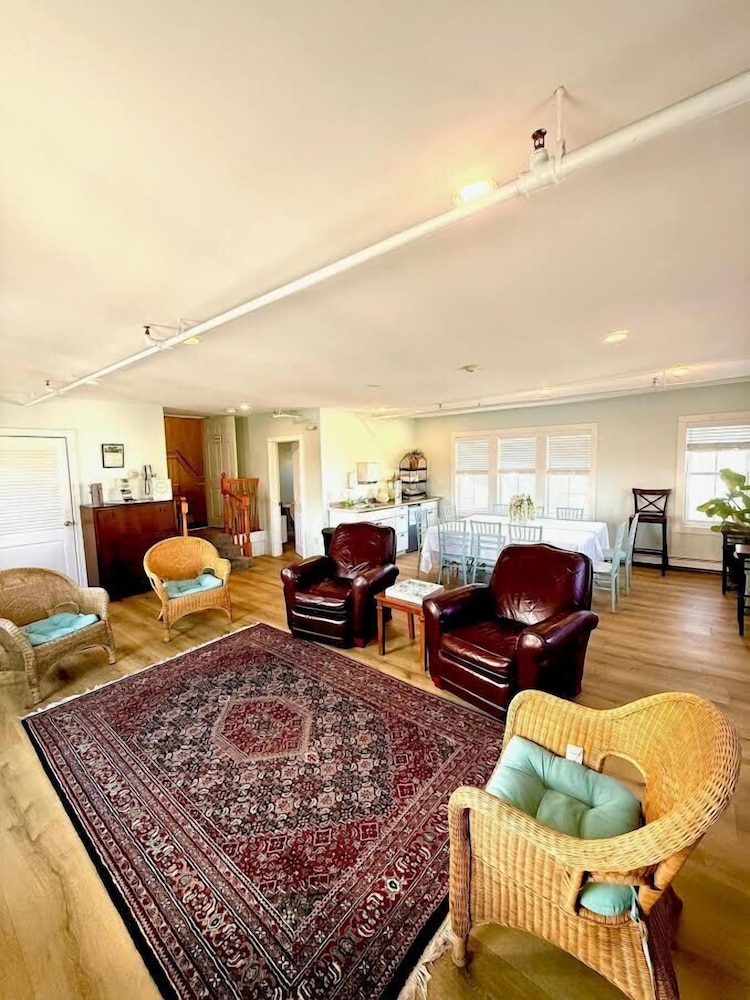 The Glen Cove Hotel & Restaurant