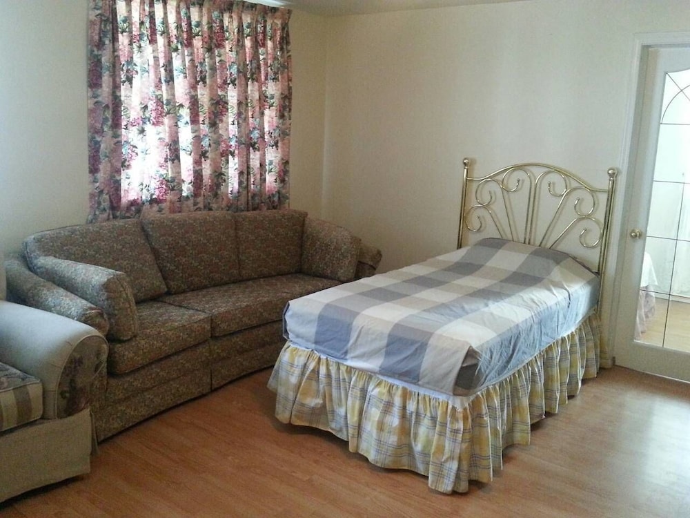 Kelowna Okanagan Lake Hostel - Image 3