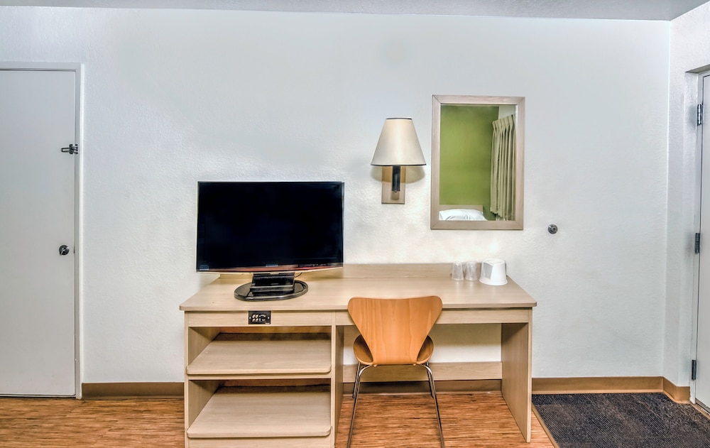 Motel 6 – Colorado Springs, CO – South/Metro Area