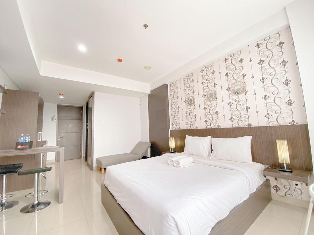 Tranquil Studio Room At Dago Suites Apartment view 3