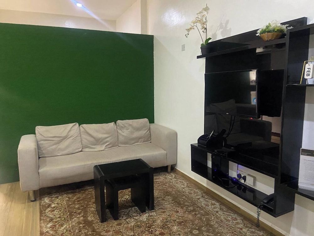 6129 Luxzri Apartment