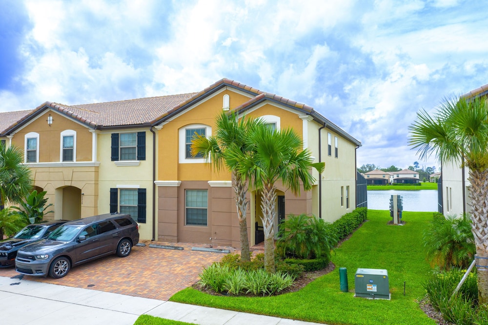 Amazing New TownHome with Pvt Pool and Access to Clubhouse Close to Disney by RedAwning - Image 1