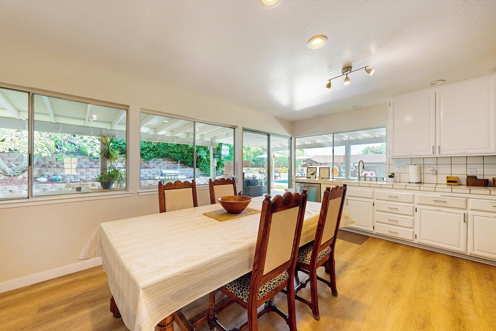 4BR Dog-friendly Home w/ Pool, Spa, Grill & A/C