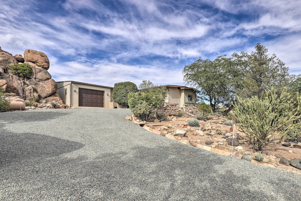 Walk to Watson Lake: Private Prescott Home!