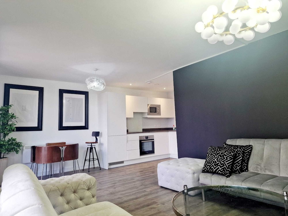 Luxury vip 2bed Apartment With Balcony view 5