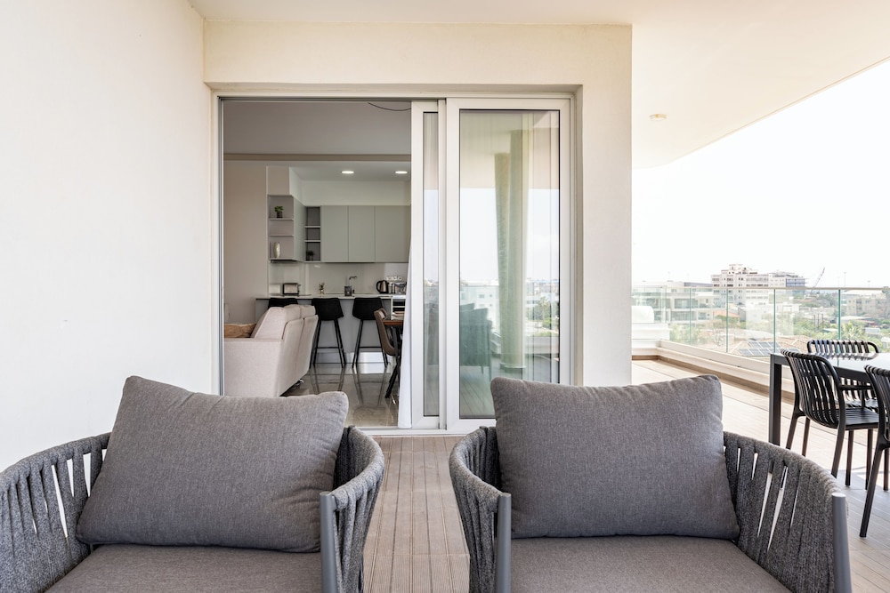 YAMAS Urban Living Platinum 77 Apartments