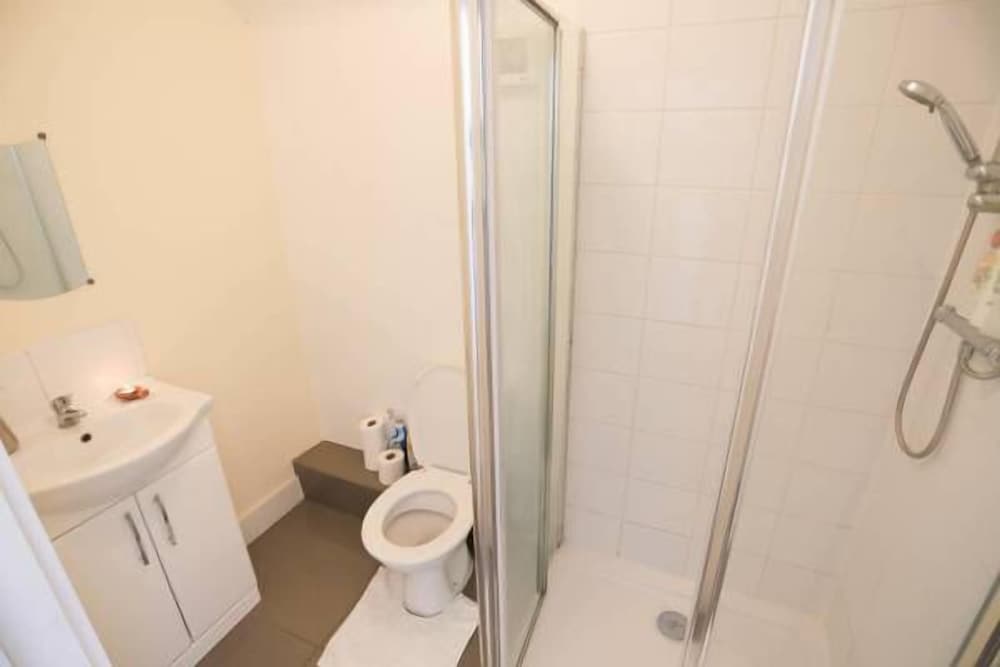 West Drayton Vacations - Sitara House - Property Image 7