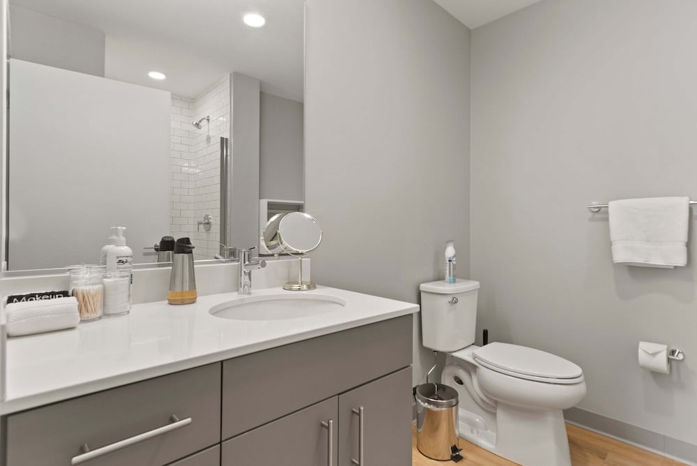 Family-friendly 4BR in Lincoln Park Safe Area