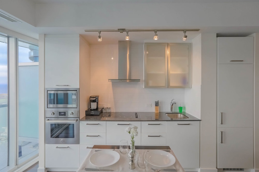 Noel Suites - York and Simcoe-4
