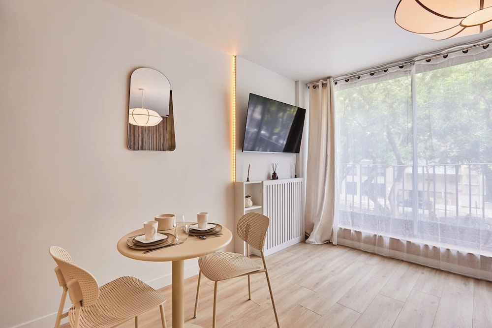THE Parisian Suite / Center of Paris
