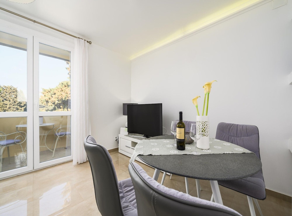 Premium Apartment With Patio