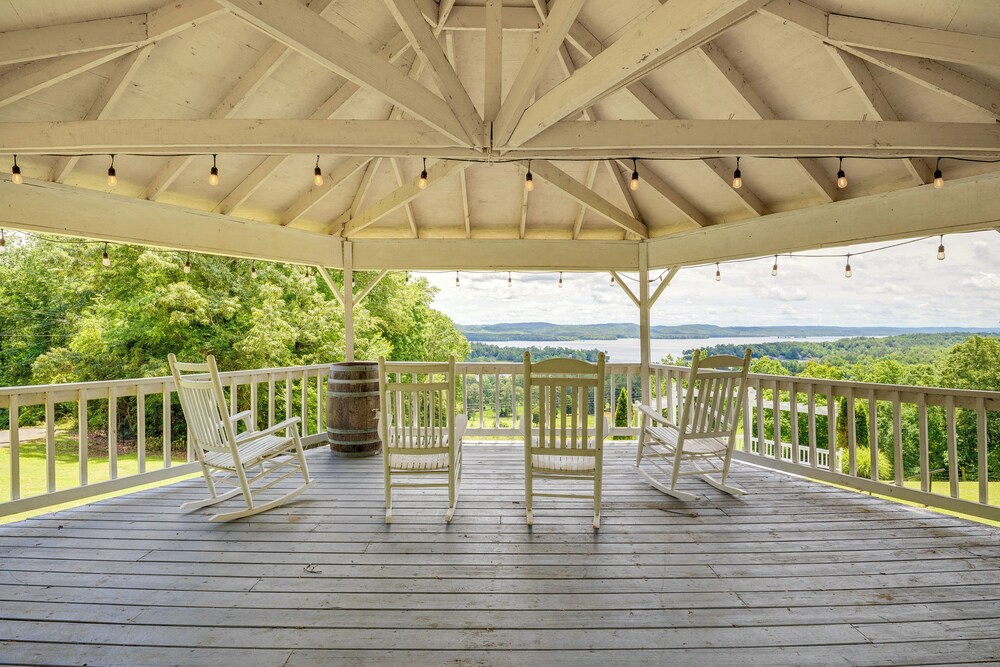 1 Mi to Lake Guntersville: Scenic Condo Retreat!