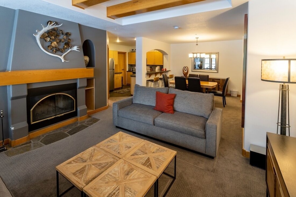 4315A - One Bedroom Deluxe Creekside Condominiums 1 Condo