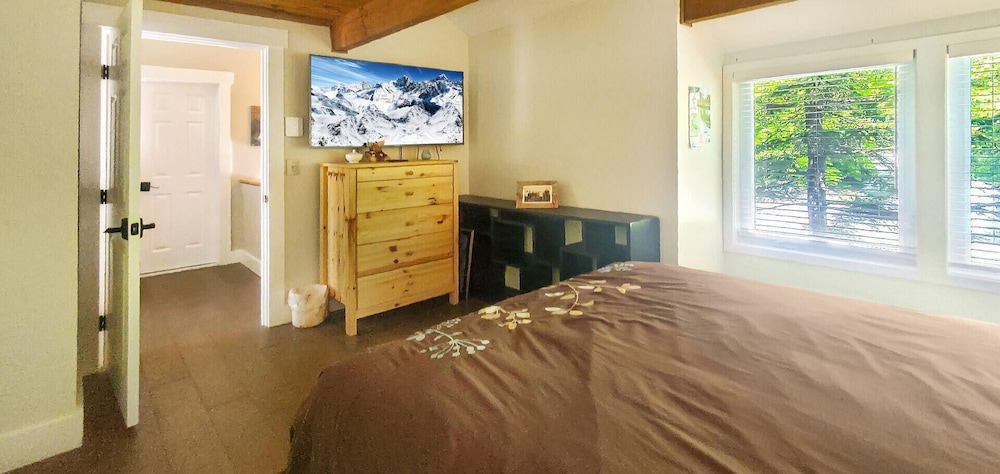 Great Escape Ski Lodge view 5