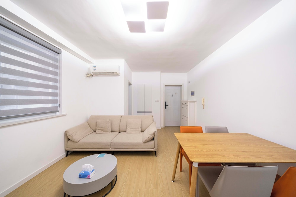 Tyms Xujiahui Premium 3BR 2BA APT