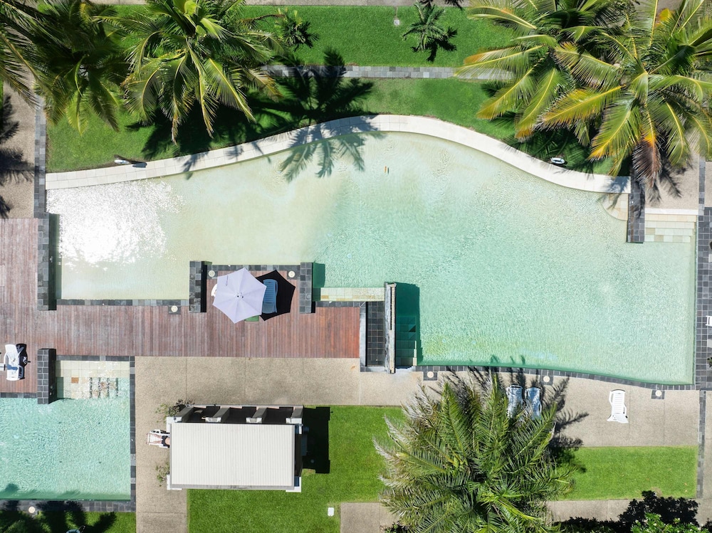 Leaf Luxe - 9 Pools BBQ Gym