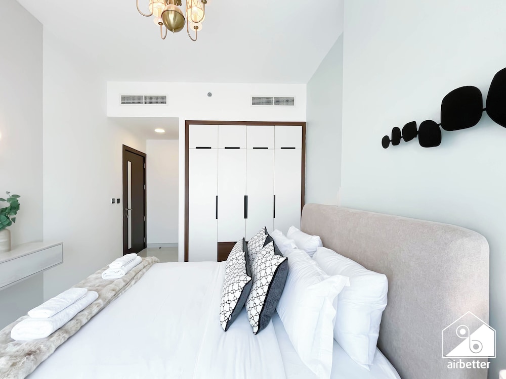 Bright 2bed Family Home: Pool, Gym & Kids Play