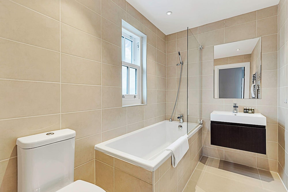 Chiswick Charm: 1 Bed Gem