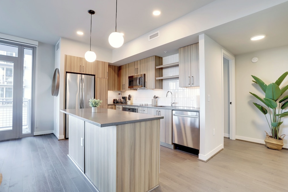Stylish Apartment Steps from the Metro