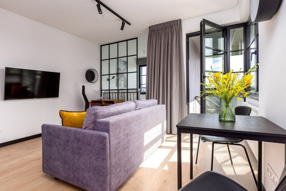 Doki Living - Foodhall & Parking by Downtown Apartments